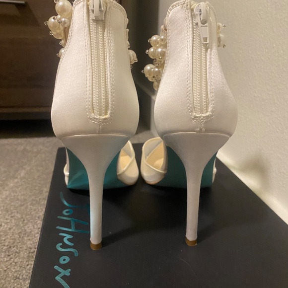 betsey johnson Jace Pointy Toe Imitation Pearl Dress Pumps - Picture 4 of 9